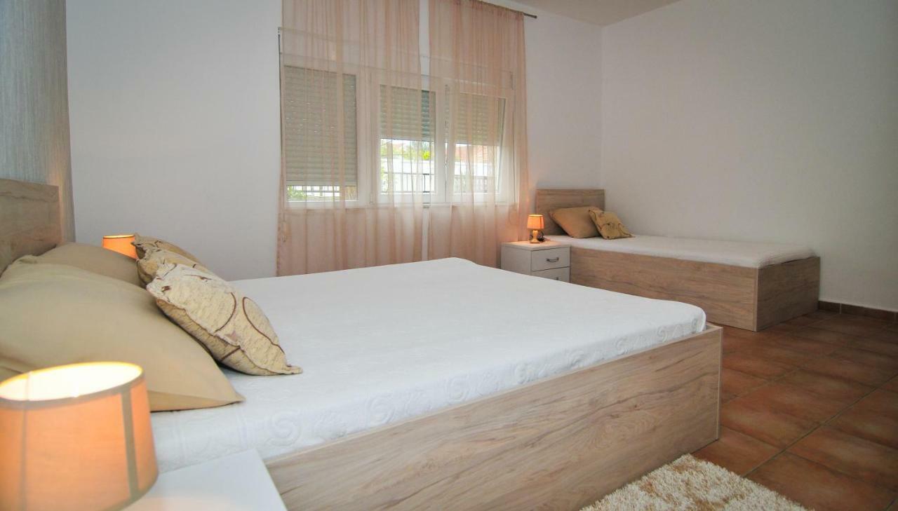 Apartments Pean Tivat Exterior photo